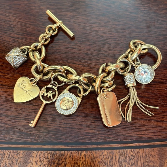 Michael Kors charm bracelet - Picture 3 of 7